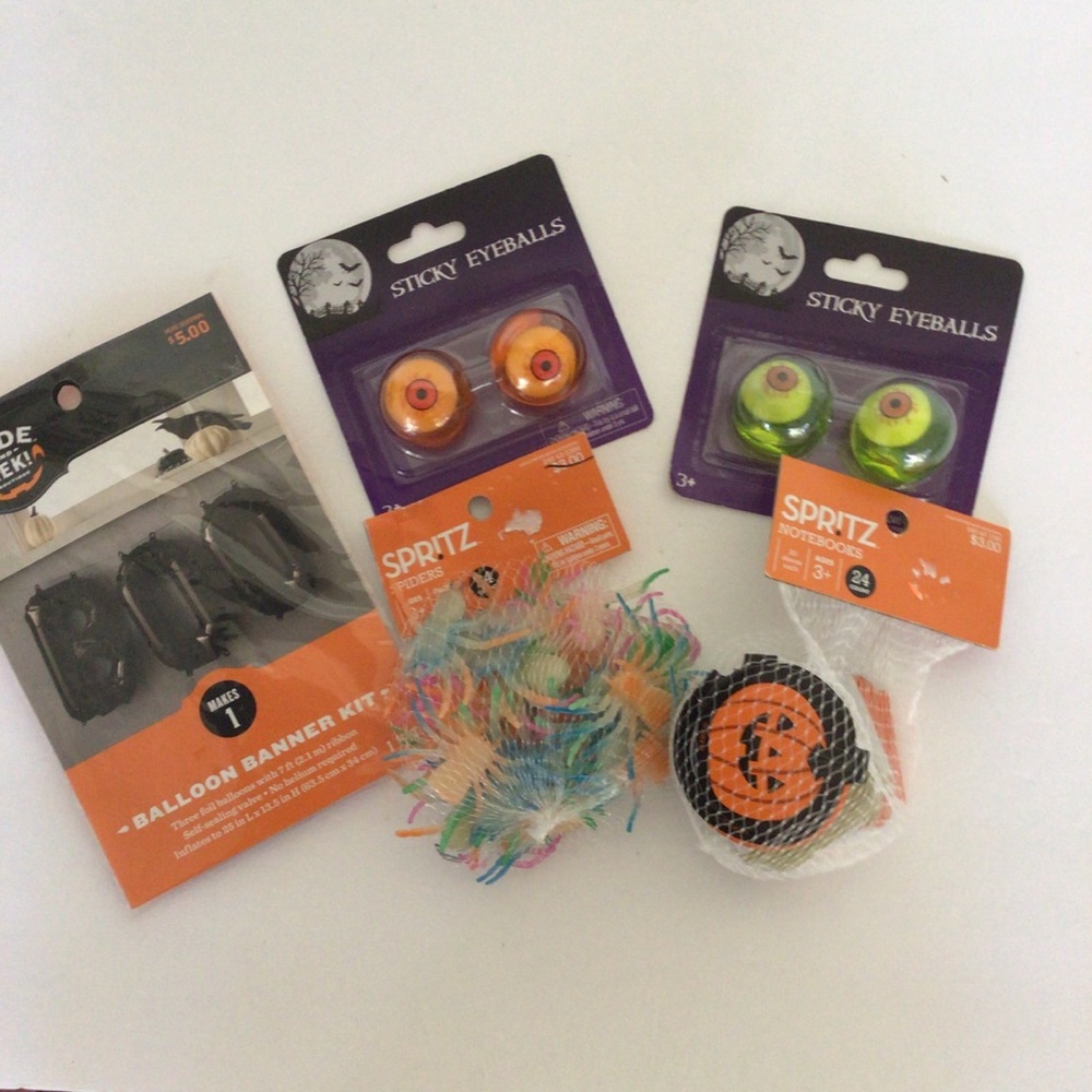 CLEARANCE MAKE OFFER !  
HALLOWEEN PARTY FAVORS DECORATIONS NWT